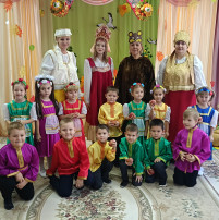 Праздник осени в нашем саду) Праздник осени в нашем саду).